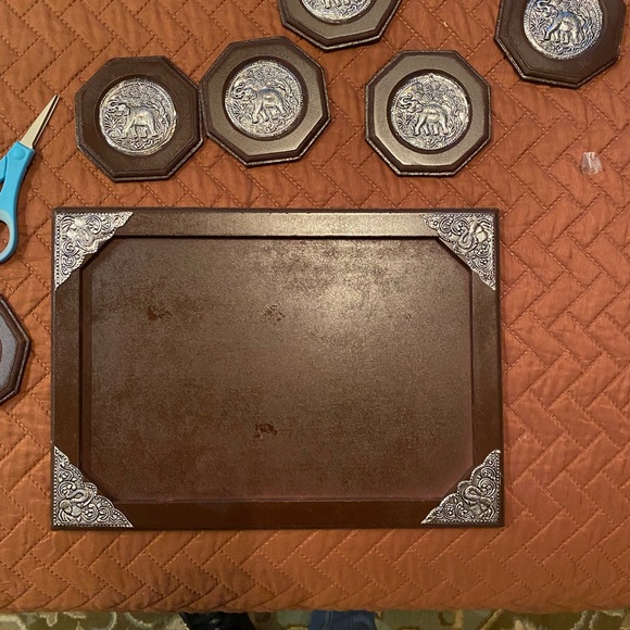 Decorative tray with removable coasters - Picture 3 of 5